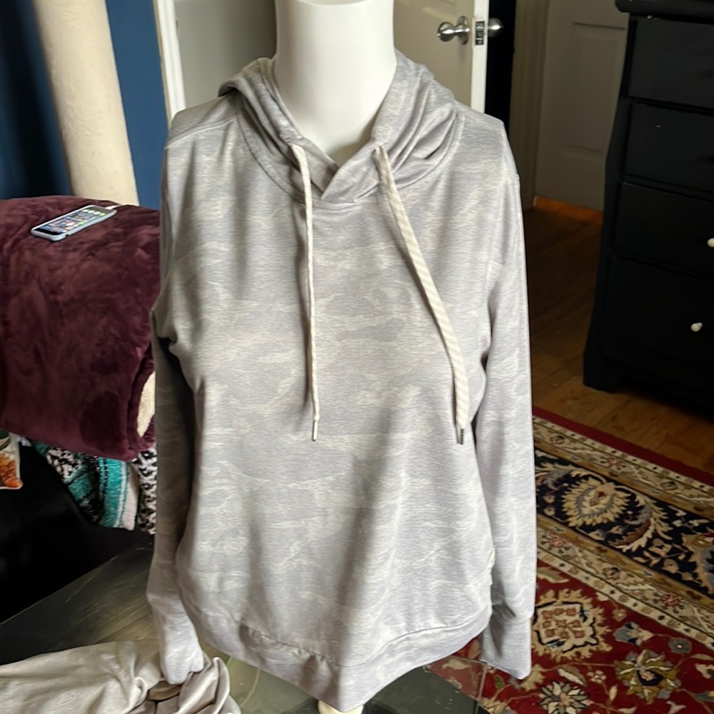 Vuori essential hoodie